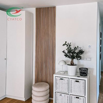 Het decoratieve Plafond zette Akoestische Muurcomités Houten Vernisjecomités op
